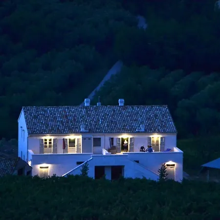 Bed and breakfast Casale Fonte Vecchia 3*